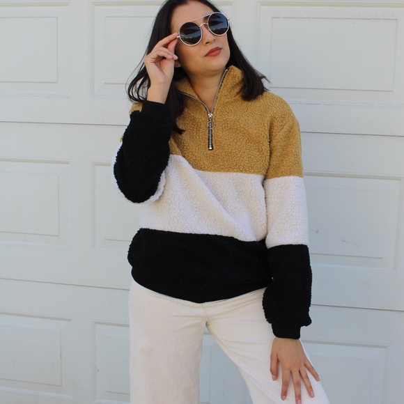 🚨END OF SUMMER SALE// Fluffy Yellow Pullover - Picture 5 of 7